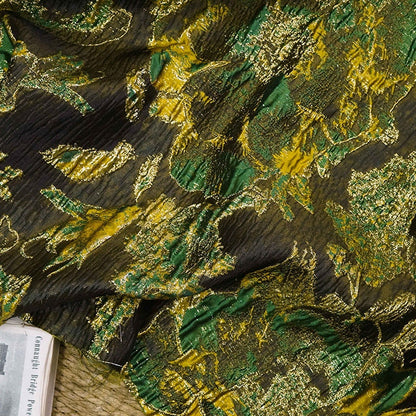 Tissu jacquard à fil doré : matériau de créateur à motif floral 3D rétro