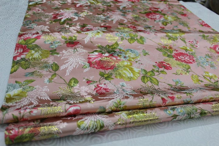 Tissu brocart jacquard à motifs floraux : Tissu pour vêtements traditionnels chinois