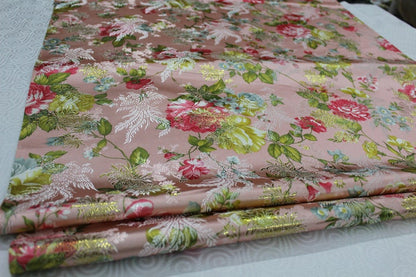 Tissu brocart jacquard à motifs floraux : Tissu pour vêtements traditionnels chinois