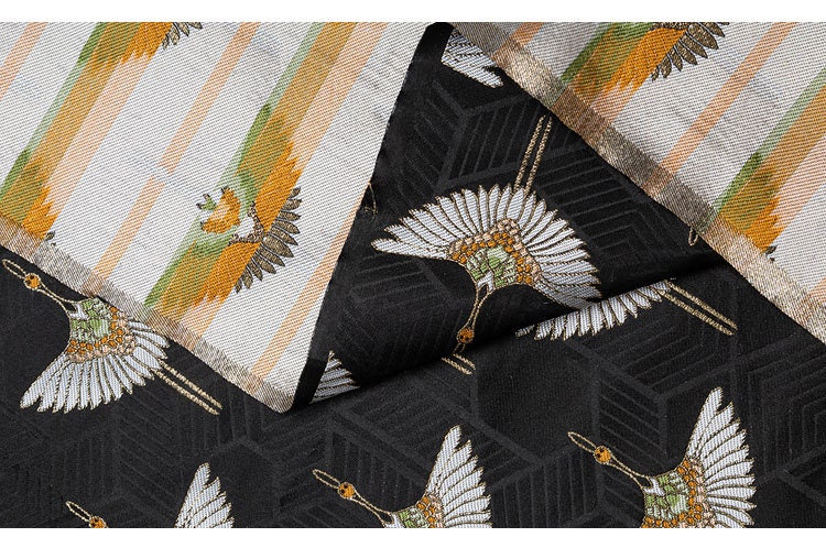 Tissu brocart japonais Nishijin : soie jacquard à motif de grues noires, 150 cm de large