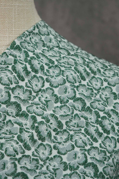 Tissu jacquard à motif floral en relief : mélange de rayonne bleu azur, 152 cm de large