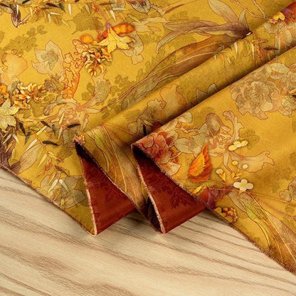 Tissu satiné de soie à motif floral thé : 150 cm de large, imprimé numérique abricot
