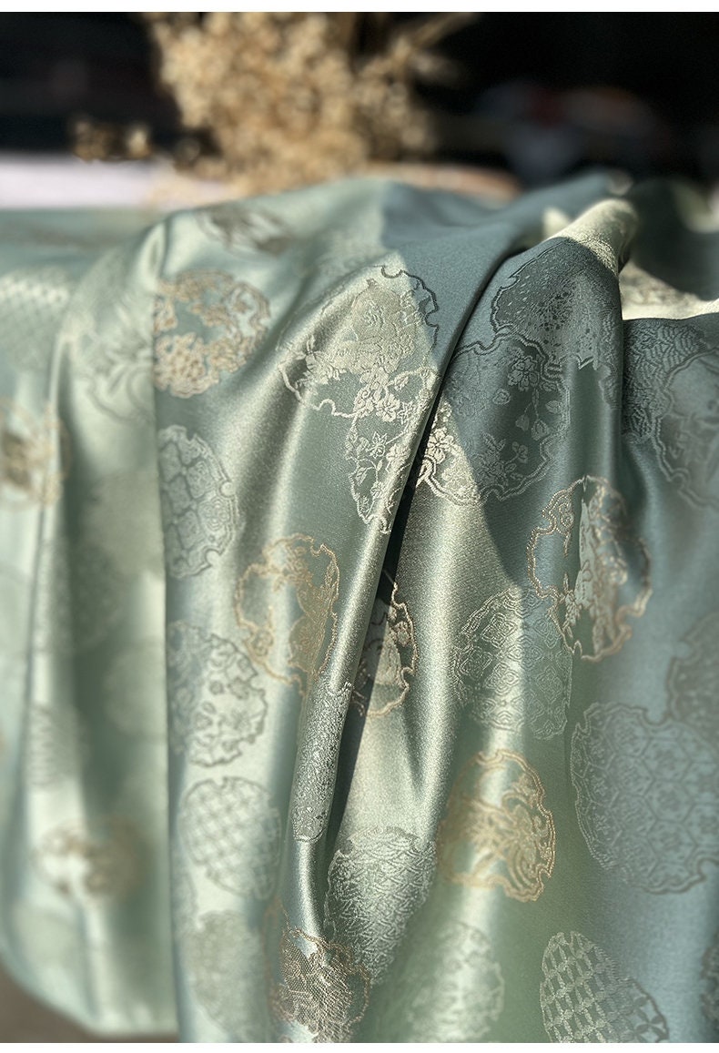Rabbit Jacquard Silk Brocade Fabric: 58���W Damask Upho