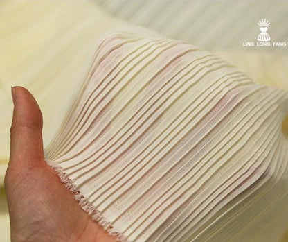 Tissu mousseline plissé : 150 cm de large, texture accordéon