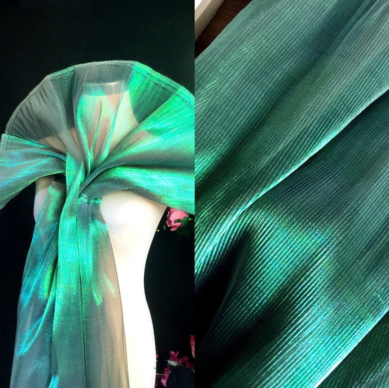 Tissu organza froissé brillant : 150 cm de large, matière rigide de créateur