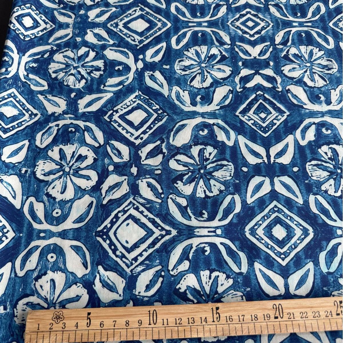 Tissu popeline de coton imprimé à la main (style indien) : patchwork, vêtements, loisirs créatifs