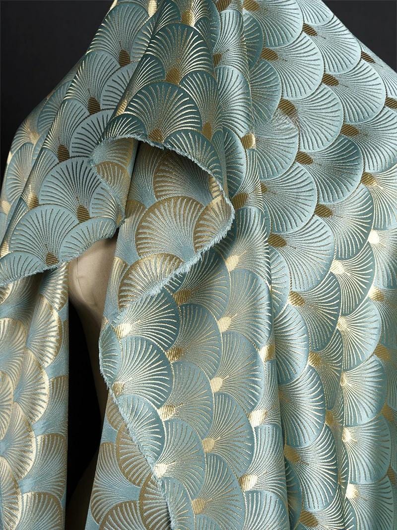 Tissu brocart à feuilles de ginkgo : 150 cm de large, mélange de rayonne et de satin