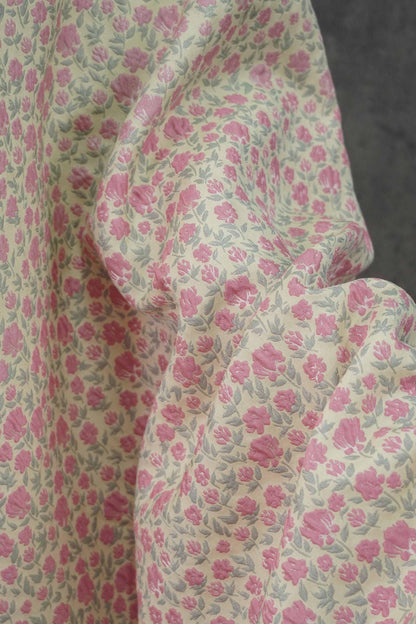 Tissu d'ameublement et de confection de robes jacquard à petits motifs floraux roses en relief, style champêtre, largeur 61 pouces