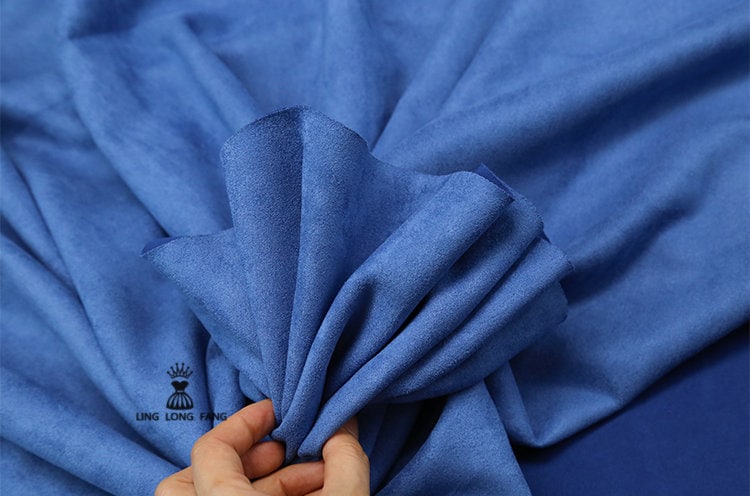 Tissu extensible en imitation daim : mélange de polyester et d’élasthanne, largeur 147 cm