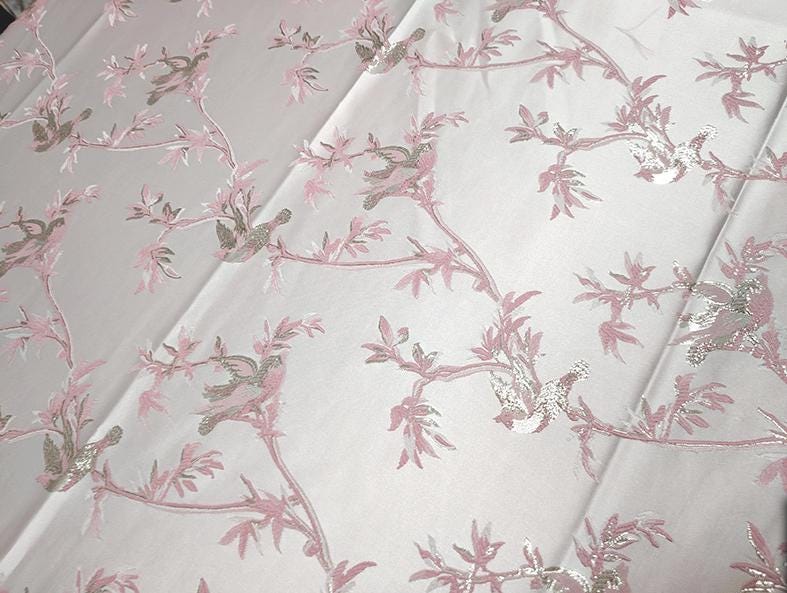 Tissu jacquard à motif d'oiseaux et de fils d'or : matériau d'ameublement de 150 cm de large