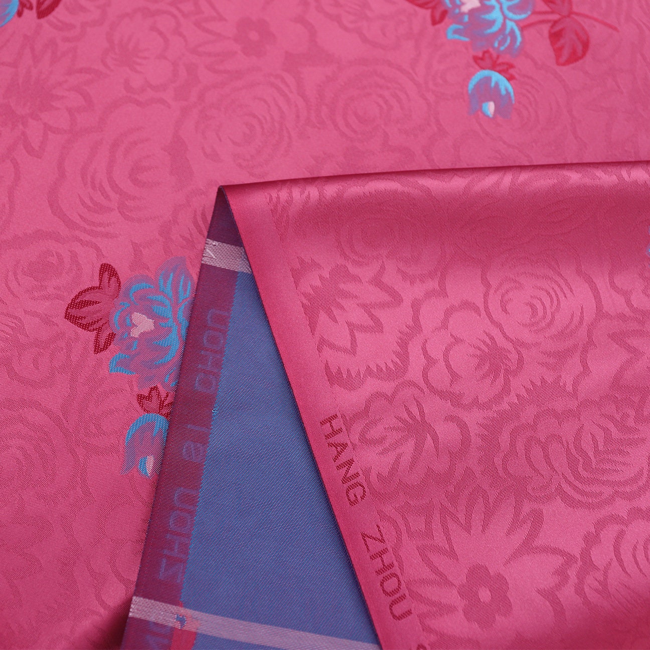 Tissu brocart de nylon à roses rouges : confection de robes Cheongsam, matelassage – au mètre