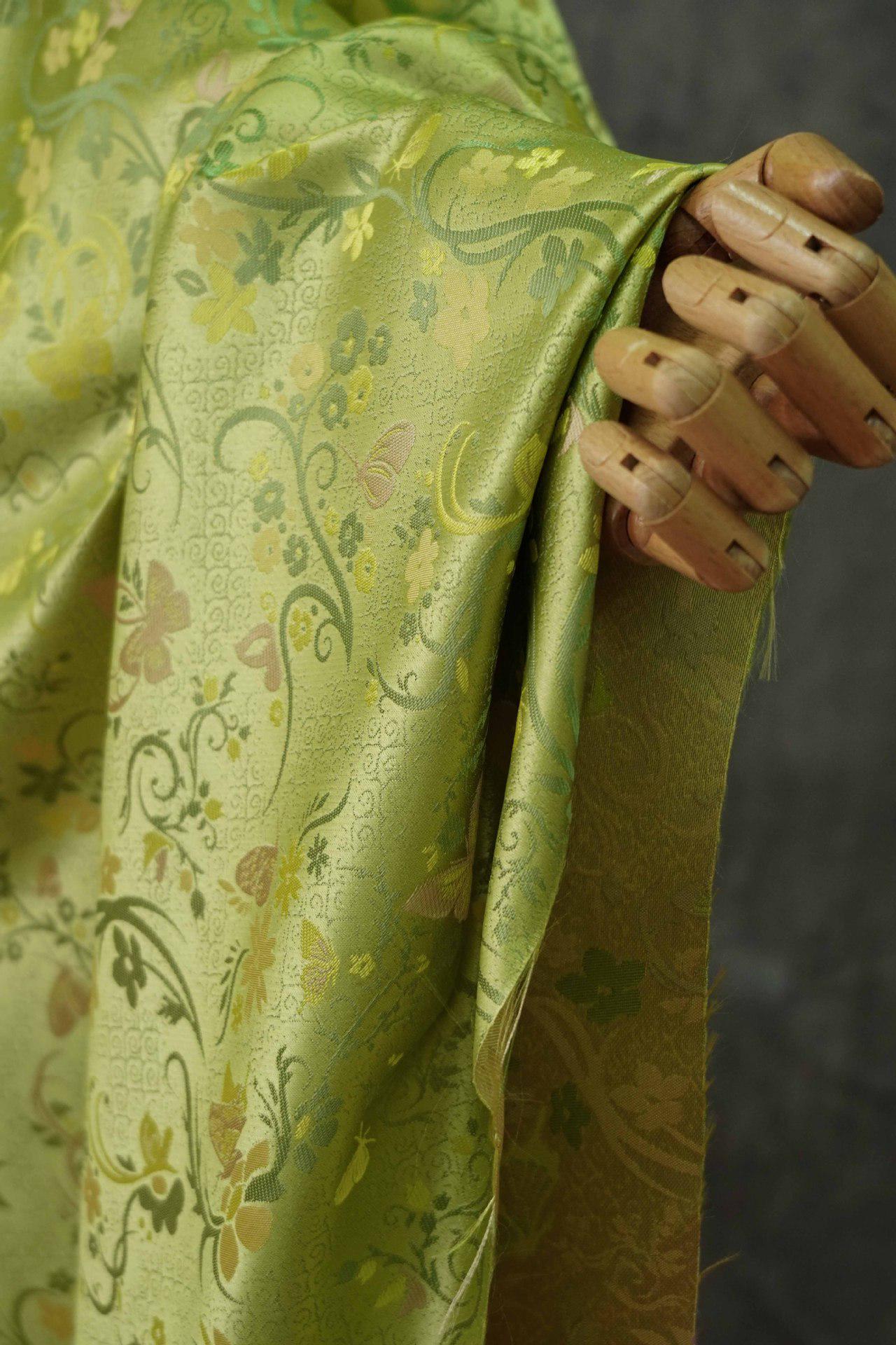Tissu brocart papillon vert printemps : jacquard polyester de 165 cm de large