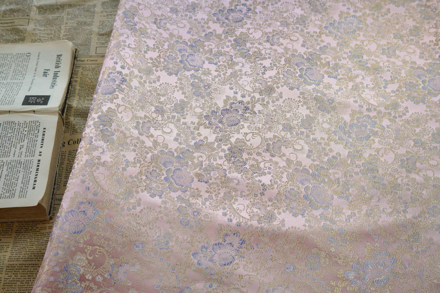 Light Pink Floral Damask Brocade Fabric: 59���W Sewing Ma