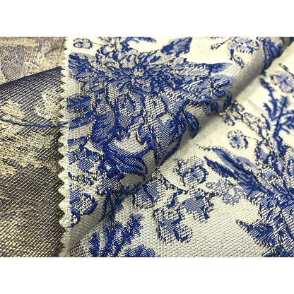 Tissu satiné damassé métallisé : jacquard à motif floral 3D, largeur 145 cm