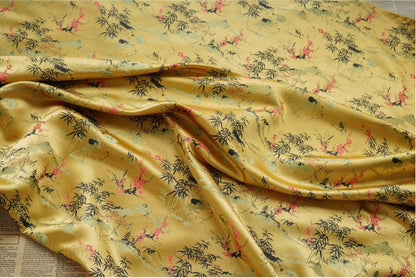 Tissu satiné brocart damassé doré : tapisserie florale, 152 cm de large
