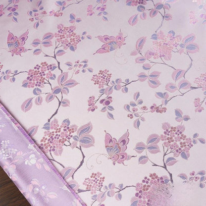 Tissu brocart jacquard à motifs papillons : damas de soie et rayonne de 150 cm de large, pour la décoration de costumes.