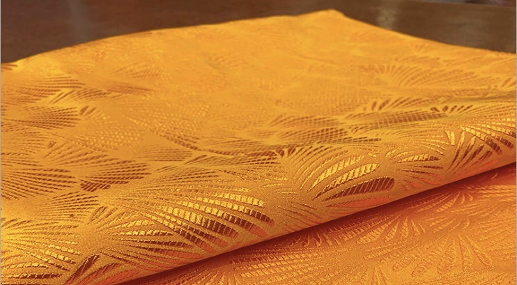 Tissu brocart jacquard coquillage japonais : mélange soie-rayonne, 75 cm de large
