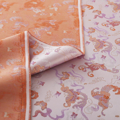 Tissu de kimono Nishijin rose clair : brocart papillon à fil d'or (59" de large)