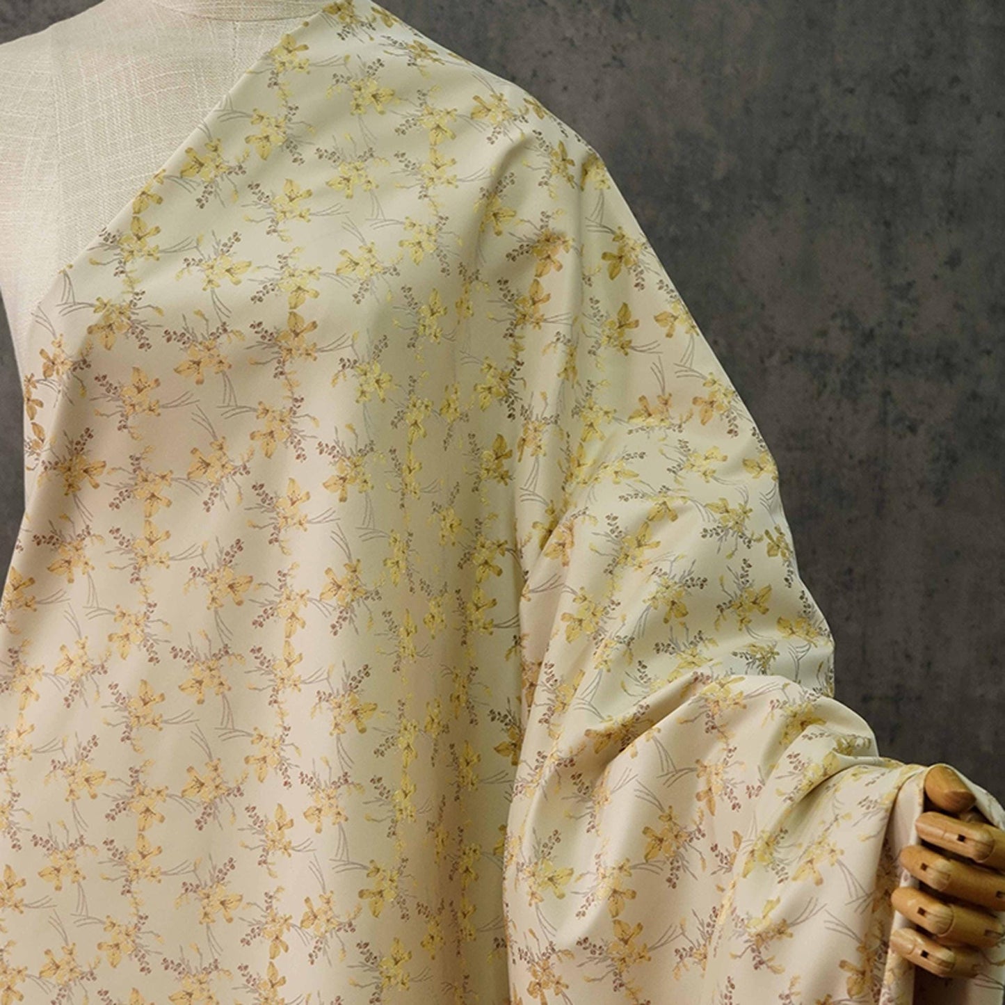 Beige Metallic Floral Jacquard Fabric: Reversible Woven Upholstery, 63"W