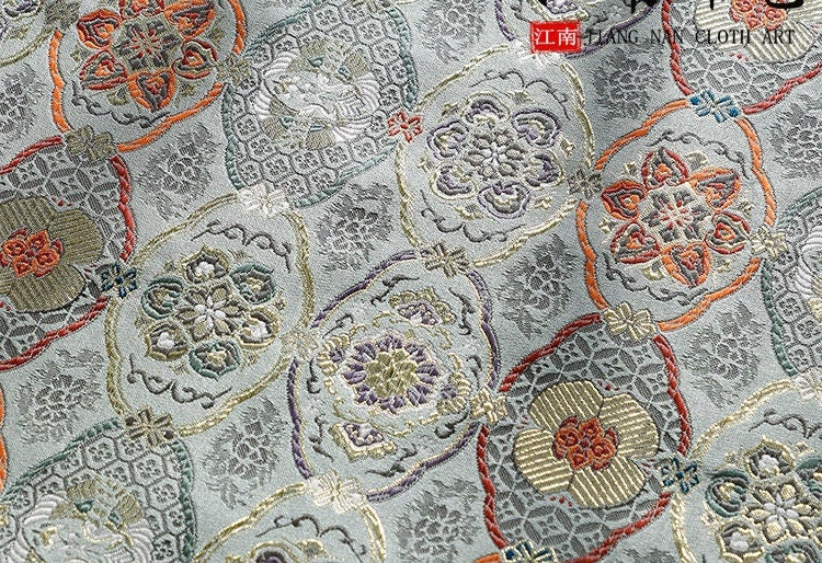 Tissu brocart Nishijin-ori : mélange de soie à fleurs de cygne japonaises (29,5 po de largeur)