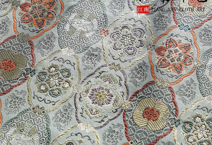 Tissu brocart Nishijin-ori : mélange de soie à fleurs de cygne japonaises (29,5 po de largeur)