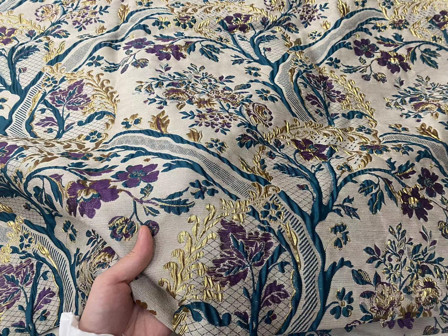 Floral Damask Jacquard Fabric: Retro Palace Style Upholstery, Costume, Decor