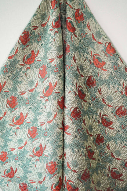 Tissu jacquard à motif floral : fil rouge et rose doré, 137 cm de large