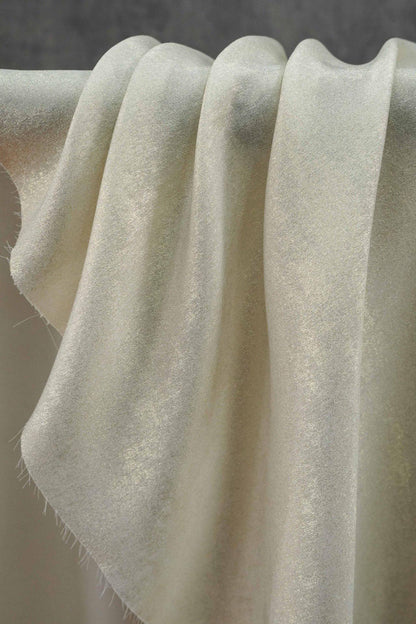 Tissu mousseline jacquard or métallisé ��" Matière fluide et ample