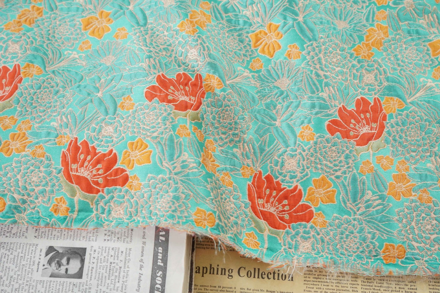Tissu jacquard tissé à motif floral : rayonne polyester gaufrée en 3D, réversible
