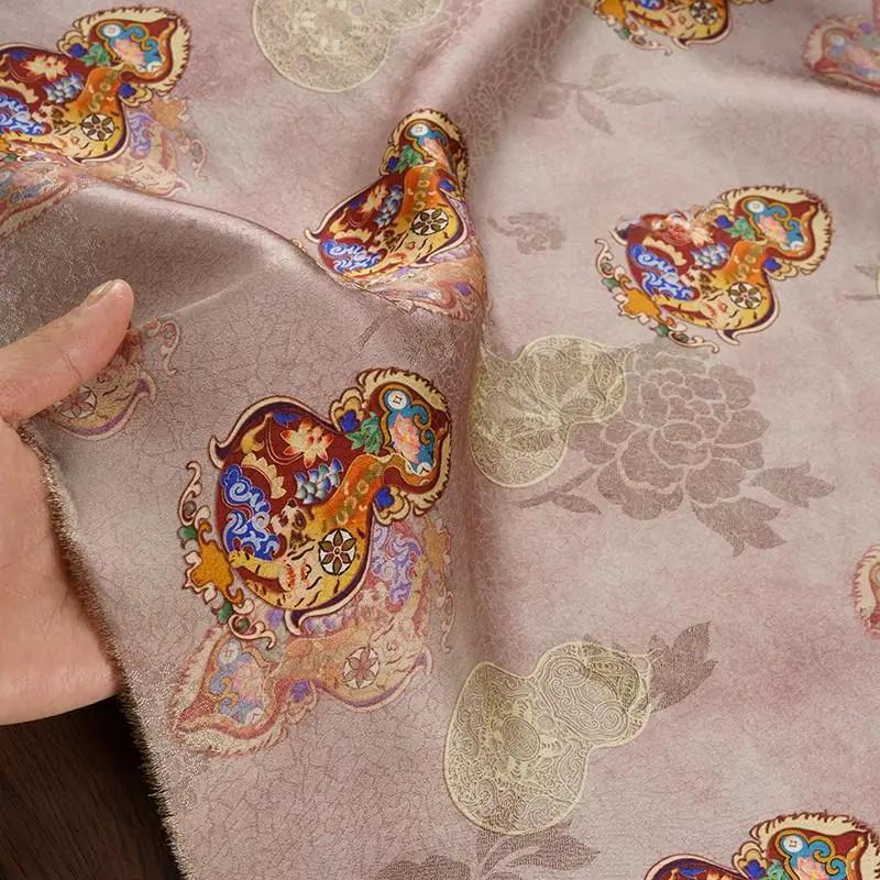 Tissu satiné en soie couleur thé : imprimé de courges rose pâle grisâtre, 147 cm de large