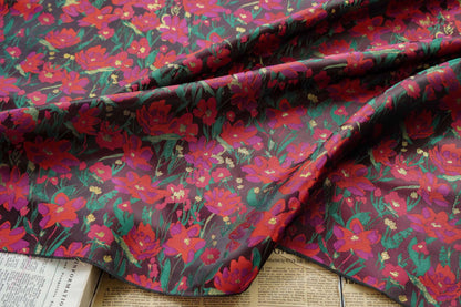 Tissu jacquard à motif floral avec fil doré : texture 3D, largeur 165 cm