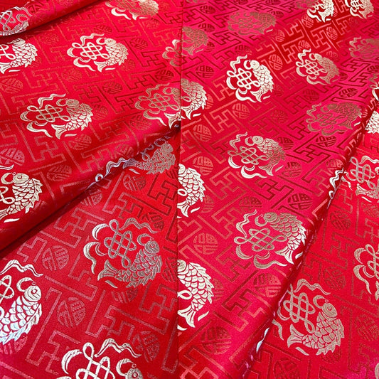 Tissu brocart de soie rouge « Poisson porte-bonheur » de Chine : largeur 150 cm, pour l’ameublement et la couture