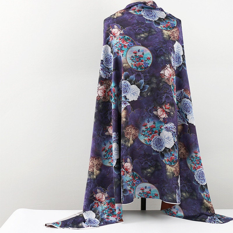 Tissu satiné bleu paon à motifs floraux : tissu à coudre imprimé numériquement, 150 cm de large