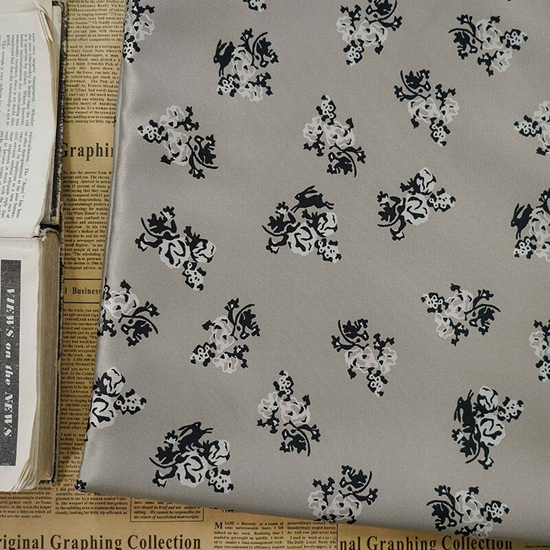 Tissu jacquard marron clair : mélange de rayonne de 170 cm de large, pour la couture et l’ameublement
