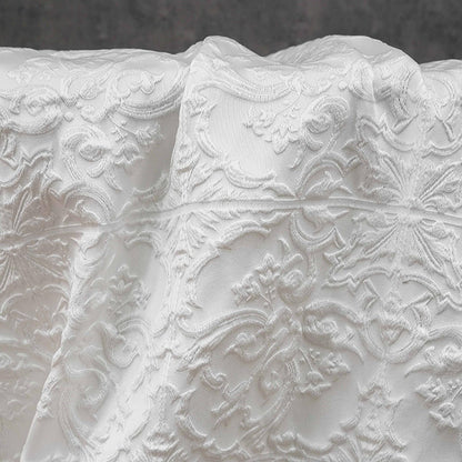 Tissu jacquard blanc pur à motif floral baroque européen en relief, largeur 55 pouces