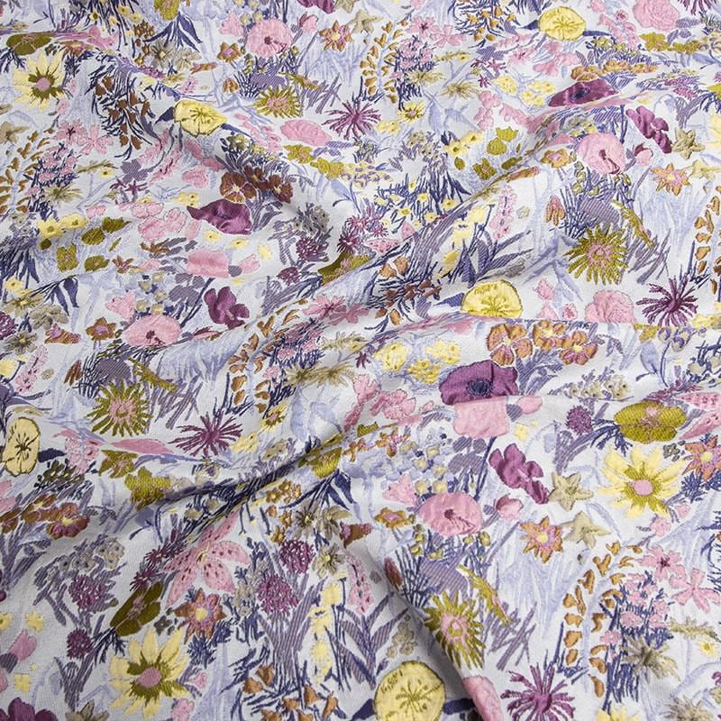 Tissu jacquard à motifs floraux : rayonne polyester gaufrée réversible, 150 cm de large