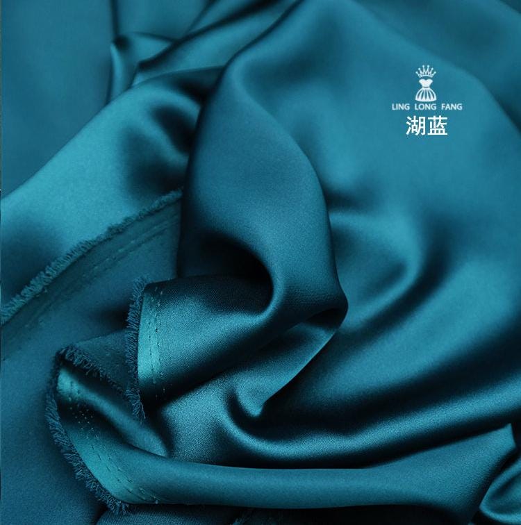 Tissu satiné bleu sarcelle soyeux : 147 cm de large, tissu drapé de créateur