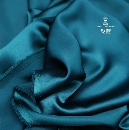 Tissu satiné bleu sarcelle soyeux : 147 cm de large, tissu drapé de créateur