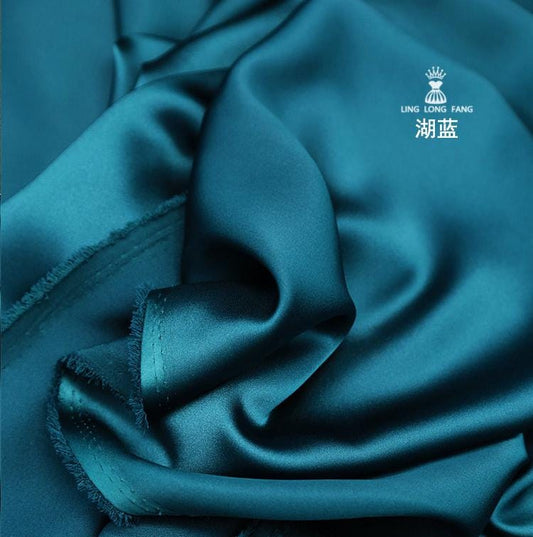 Tissu satiné bleu sarcelle soyeux : 147 cm de large, tissu drapé de créateur