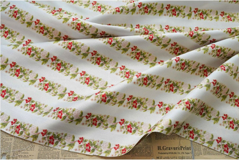 Tissu jacquard floral à fil doré : rayures pour ameublement, costumes et décoration