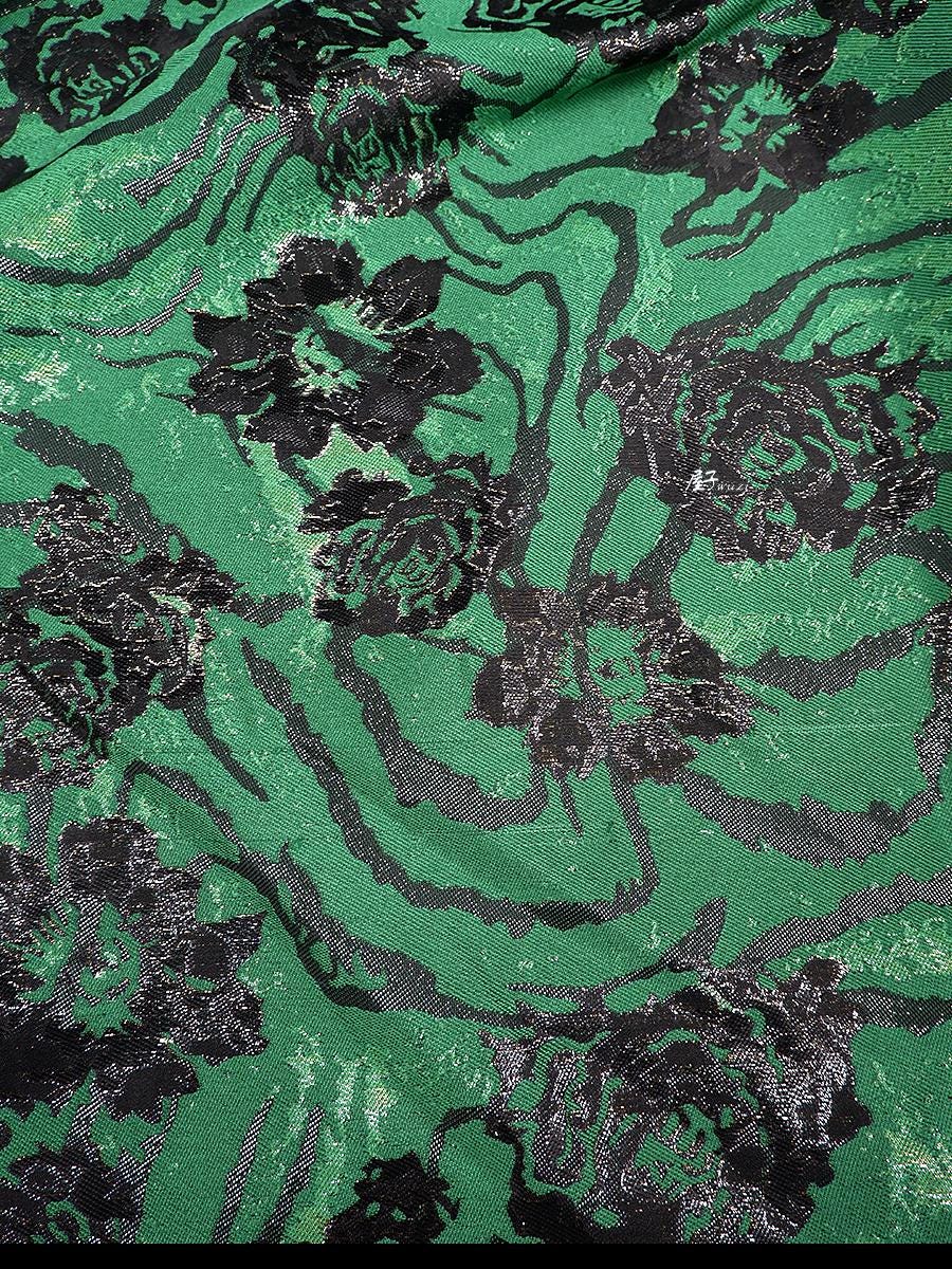 Tissu jacquard vert gaufré : polyester de luxe pour l’ameublement, les rideaux et la couture