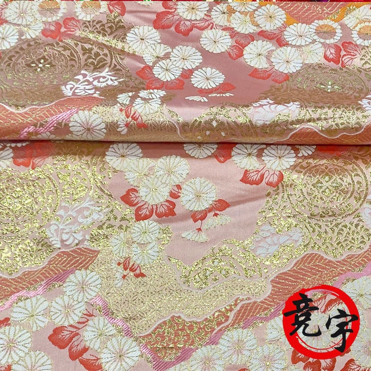 Tissu brocart de soie jacquard à motifs floraux roses Nishijin : ameublement et matelassage japonais