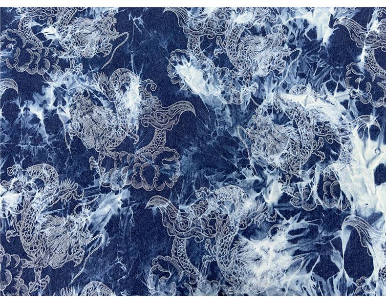 Tissu denim en coton délavé tie-dye : matière jean bleu délavé (170 cm de large)