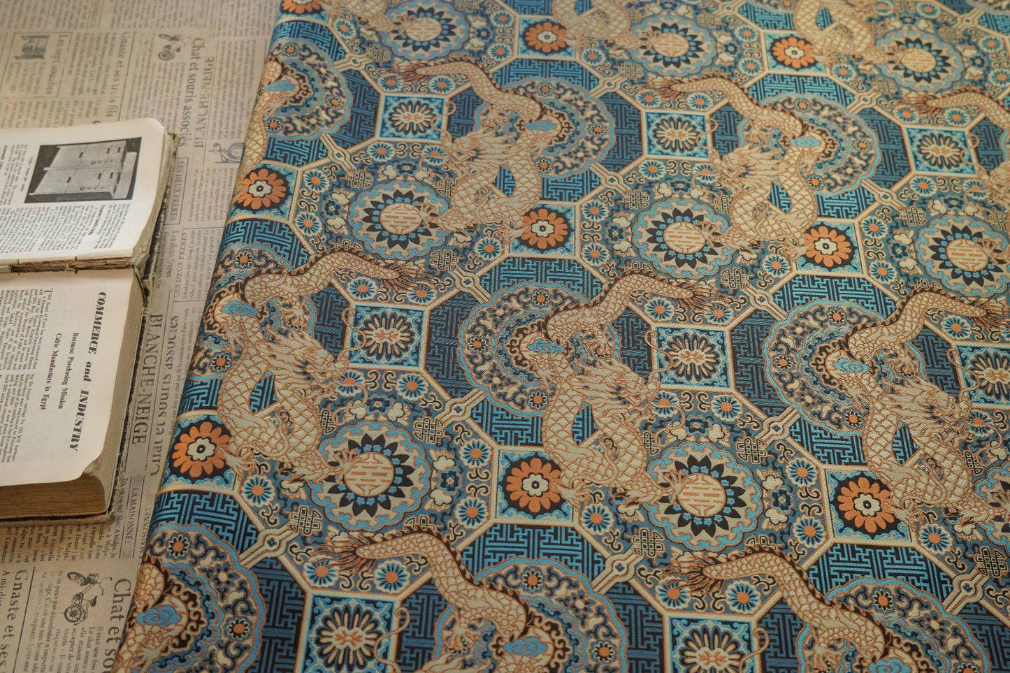 Tissu Dragon Mongol : Motif Bada tibétain pour l’ameublement, les costumes et la décoration