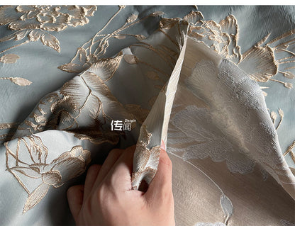Tissu jacquard floral brodé or : 57 po de largeur, revêtement de créateur