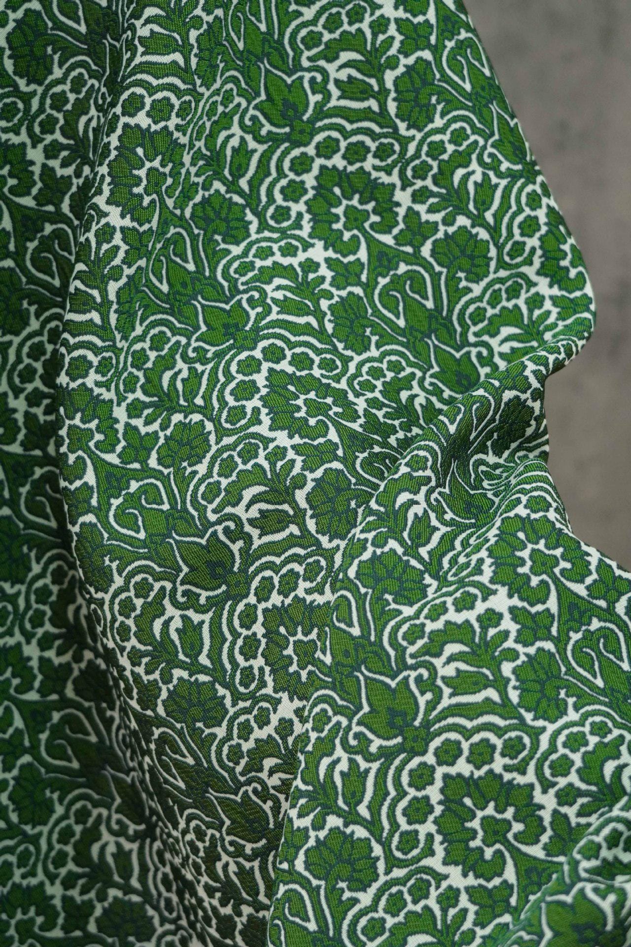 Tissu jacquard tissé à motif floral vert : réversible, pour ameublement, costumes, kimonos - 140 cm de large
