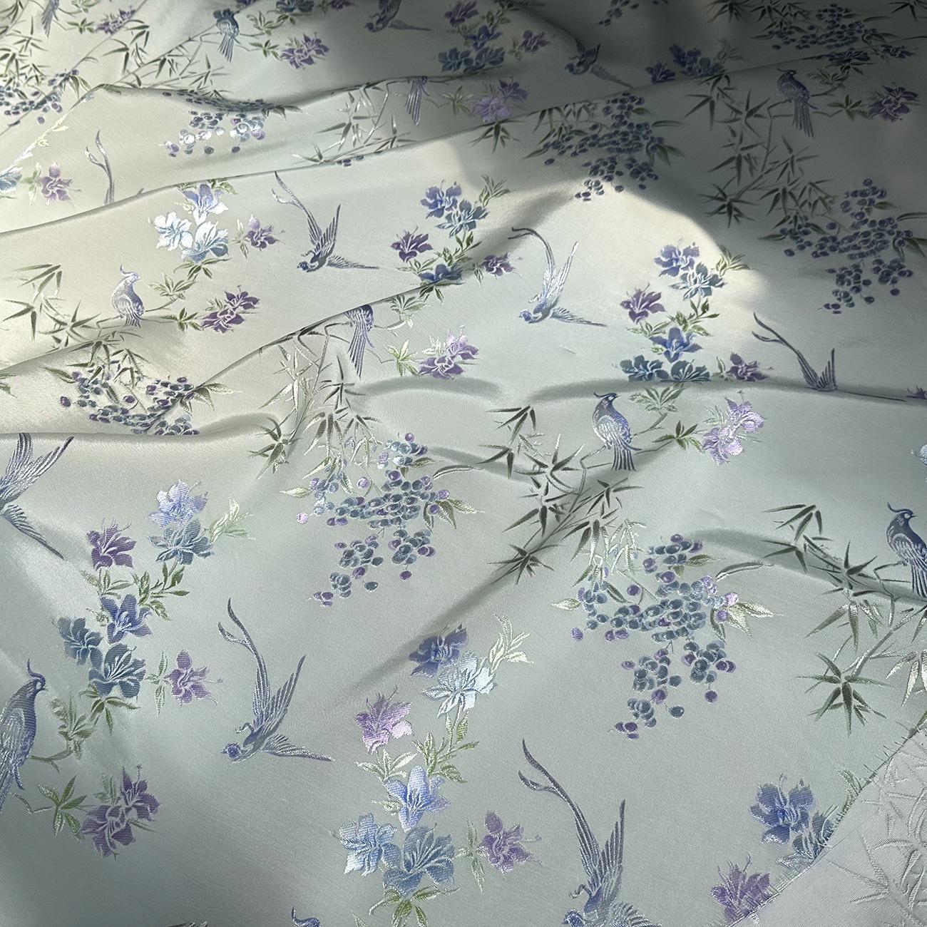Tissu jacquard damassé à fil d'or : brocart à motifs d'oiseaux et de fleurs (59 po de largeur)