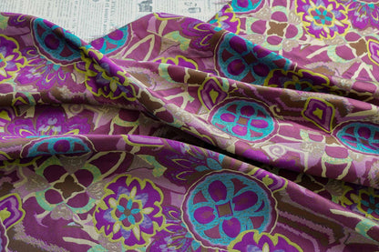 Tissu jacquard gaufré : brocart floral géométrique abstrait, 150 cm de large