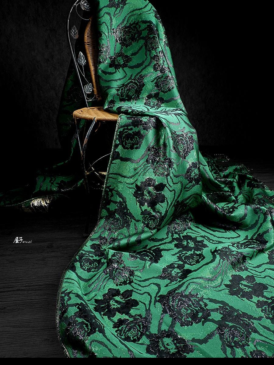Tissu jacquard vert gaufré : polyester de luxe pour l’ameublement, les rideaux et la couture