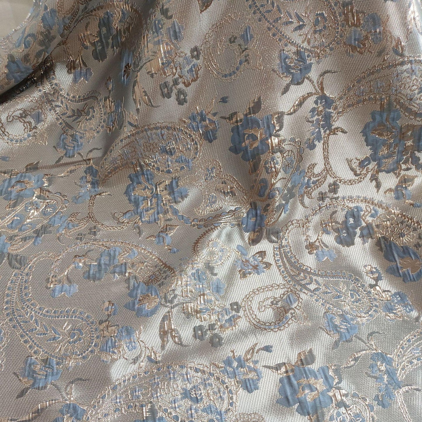 Gold Thread Jacquard Fabric: Retro Floral Upholstery, Costume, Decor